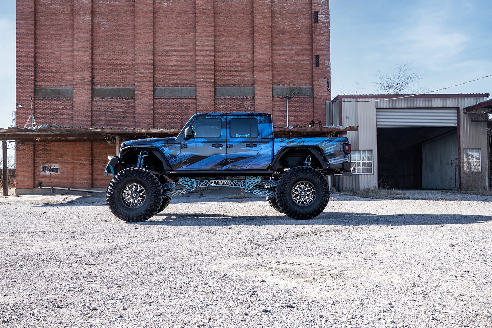 Jeep Gladiator Lifted with 763 Raid Gear Off Road Wheels